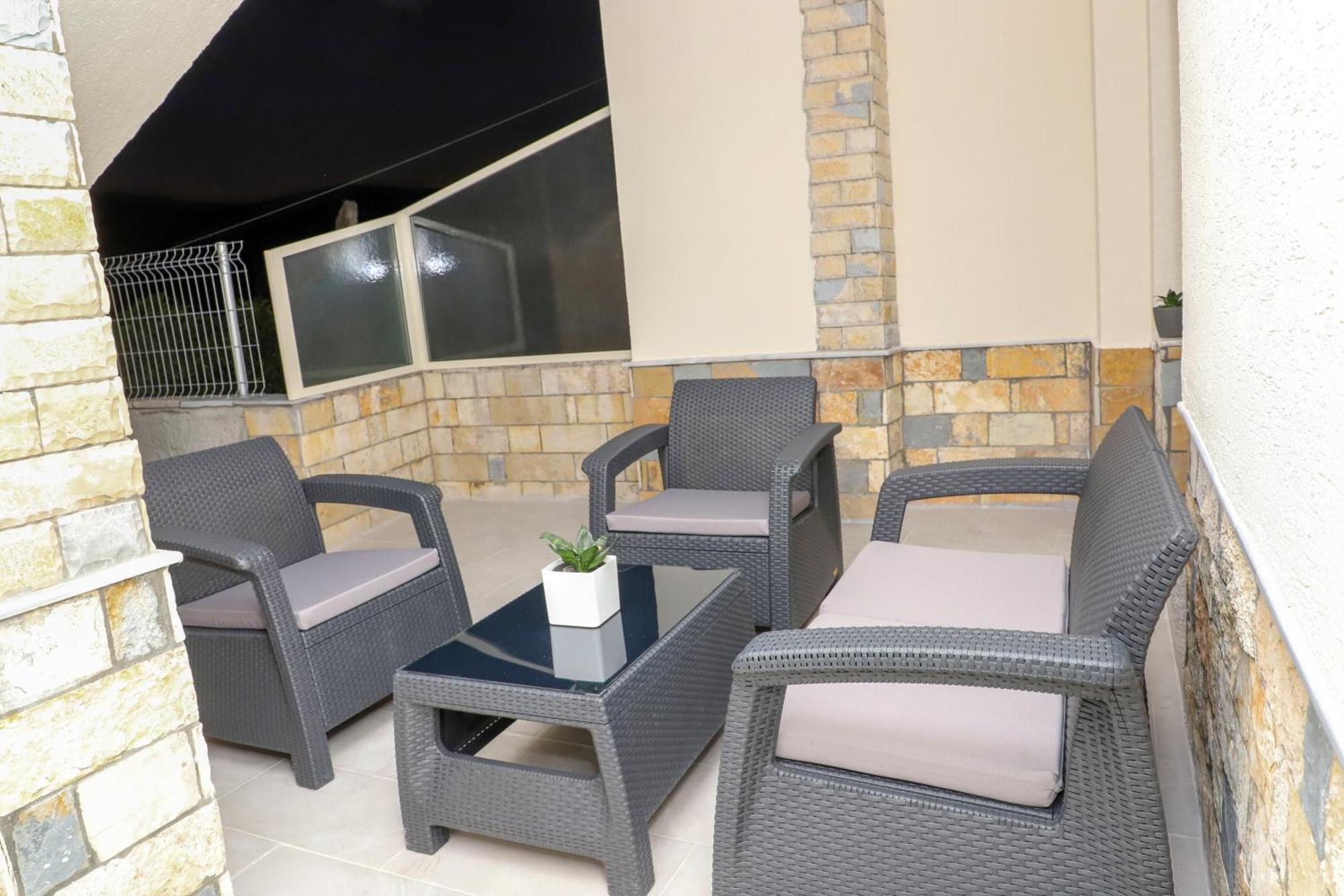 Guesthouse Kazazi 베라트 외부 사진