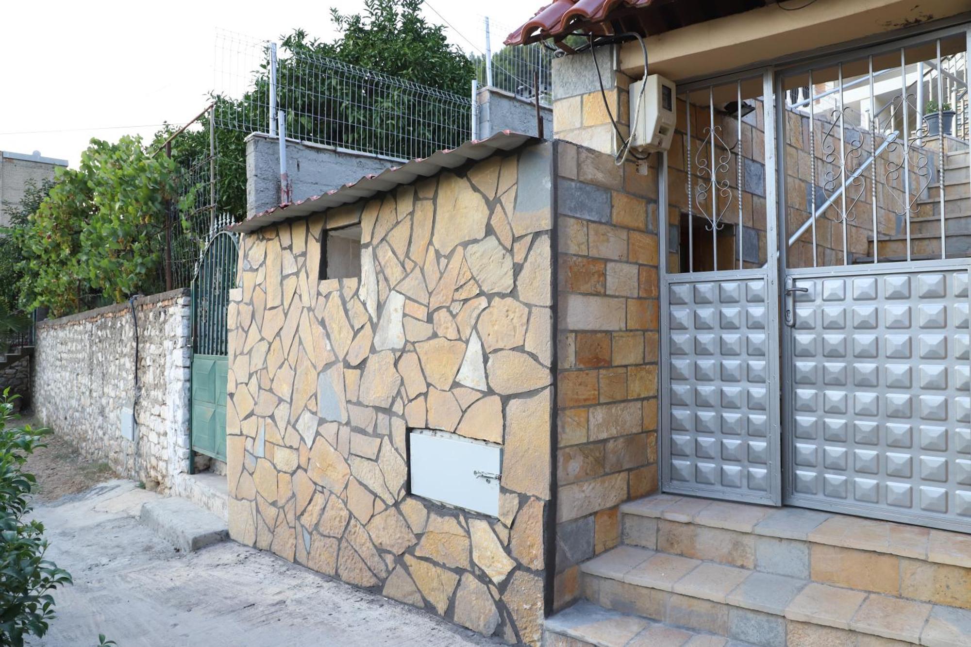 Guesthouse Kazazi 베라트 외부 사진